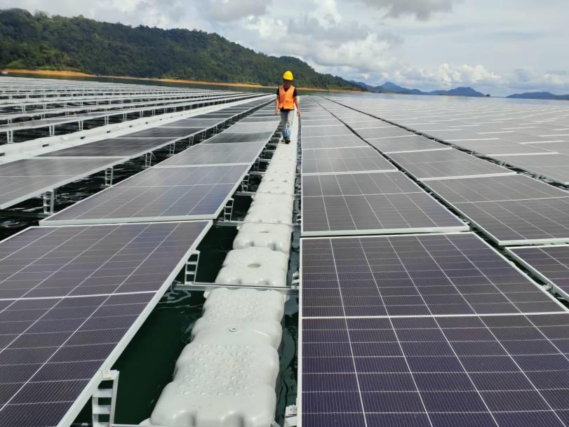 Proyecto Fotovoltaico Flotante Batang Ai 50WMac en Malasia